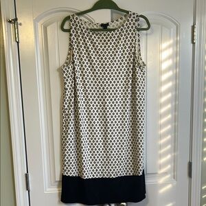 Elegant Black and White Sleeveless Dress